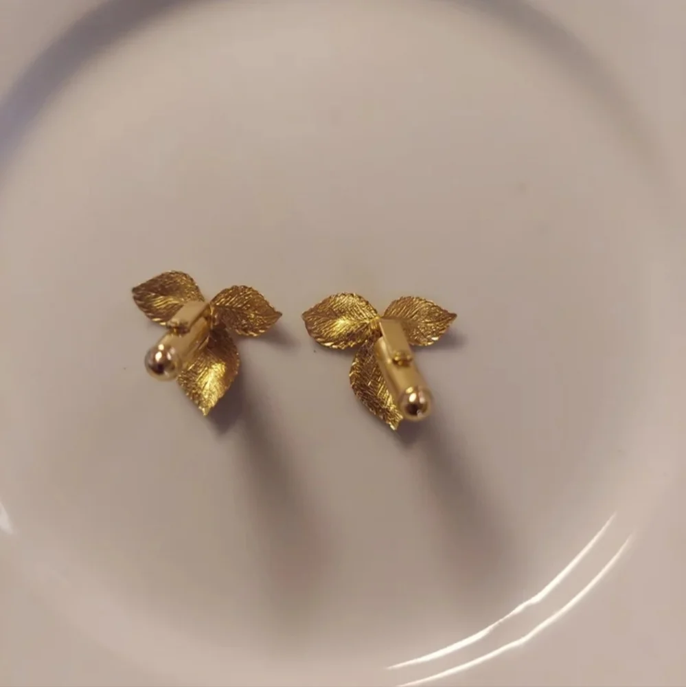12K GF 3 LEAF CUFFLINKS 4TH GENERATION OWNED LIKE NEW!